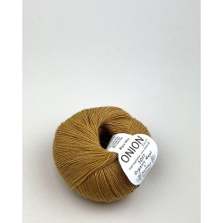 soft organic wool + nettles - onion